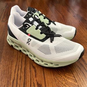 Men’s OnCloud Cloudstratus Size 9